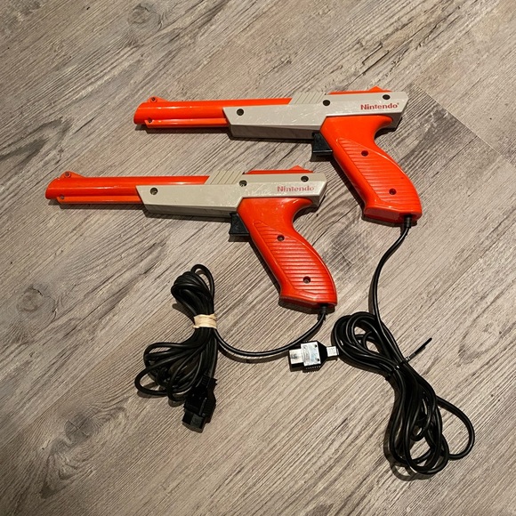 1985 Nintendo NES Zapper x 2 - Picture 2 of 2